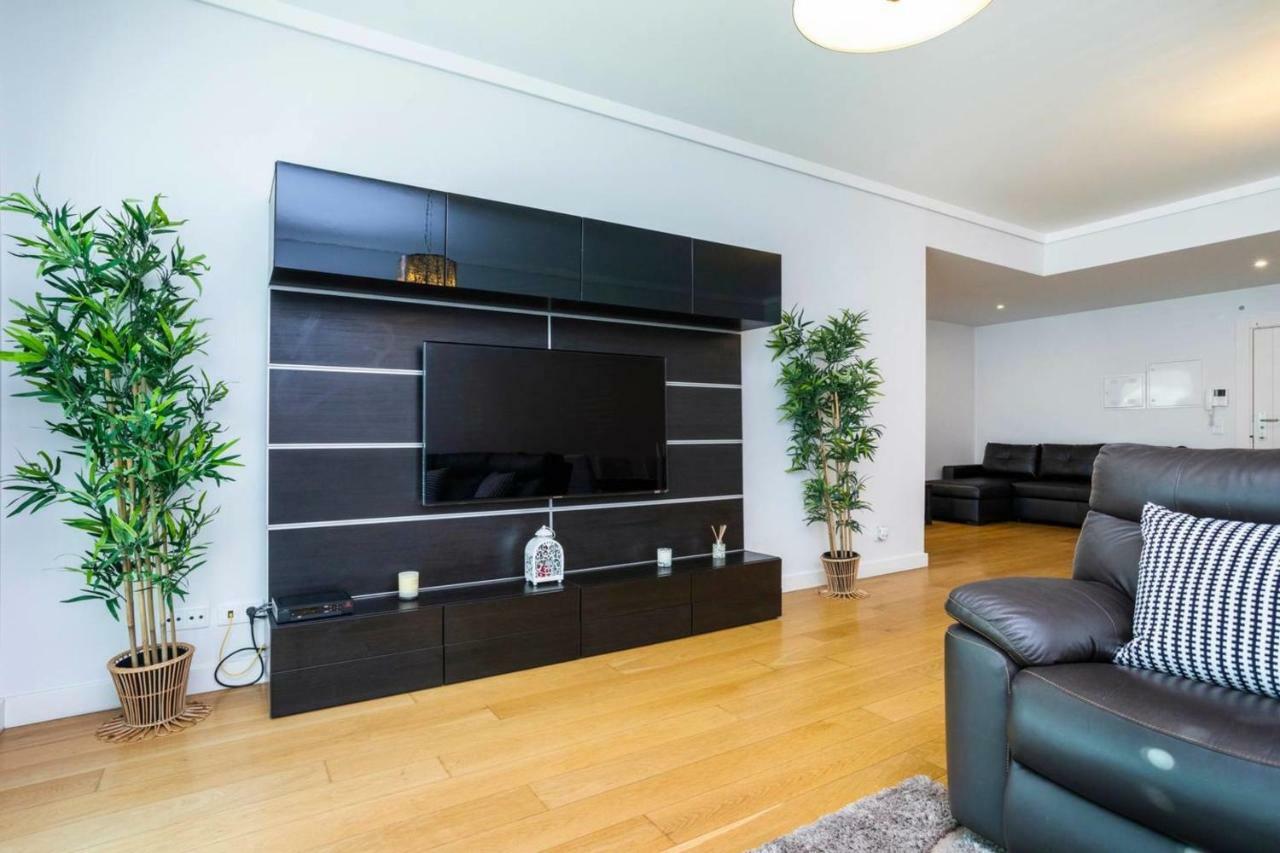 Guestready - Spacious Campolide Family Apt Fits 6 Lisbon Bagian luar foto